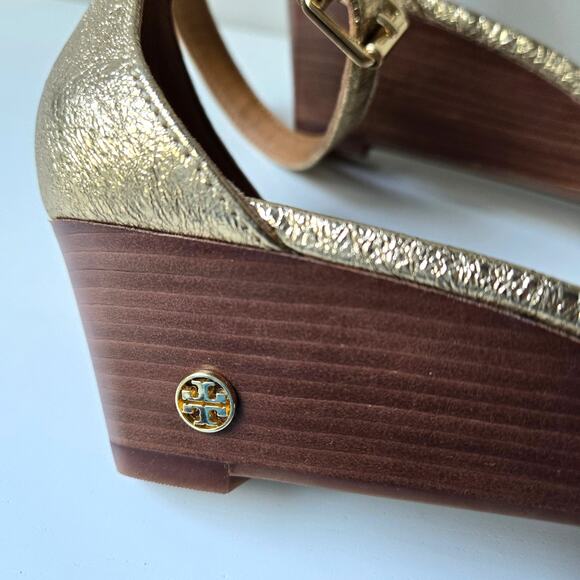 Tory Burch NEW Savannah Wedge Cracked Gold Leather Sandal Womens Size 9.5 NWOT - Picture 12 of 15